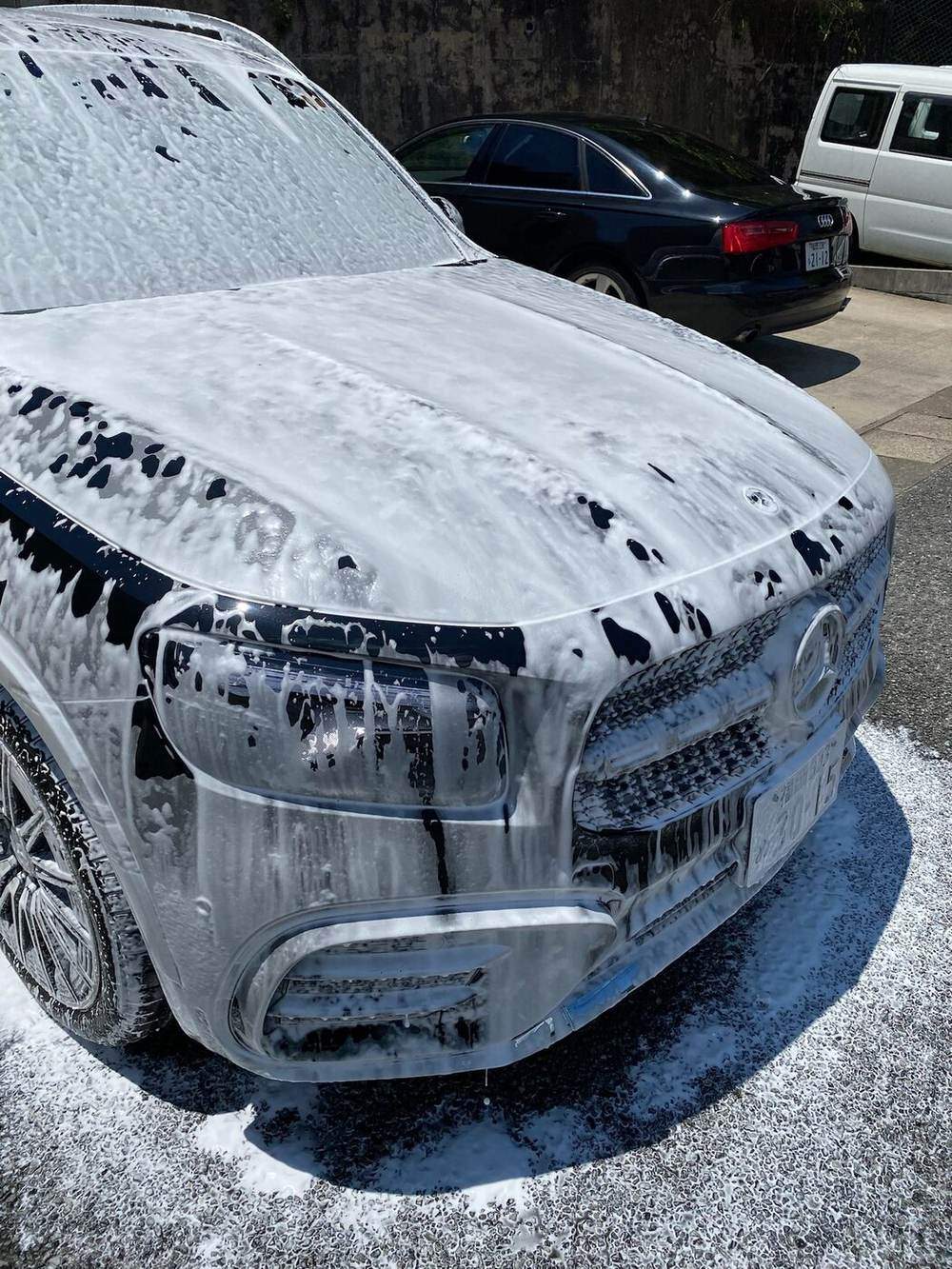 メルセデスの泡洗車