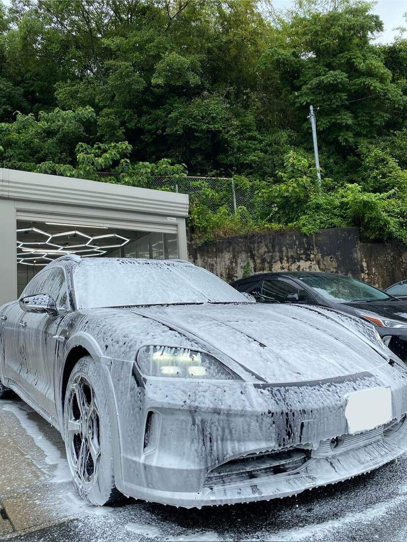 ポルシェの泡洗車